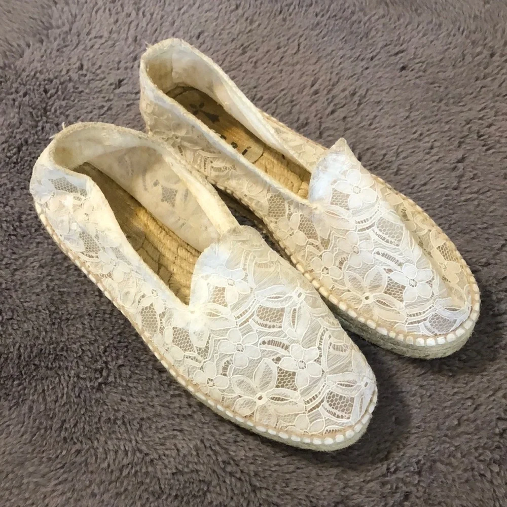 Manebi white lace